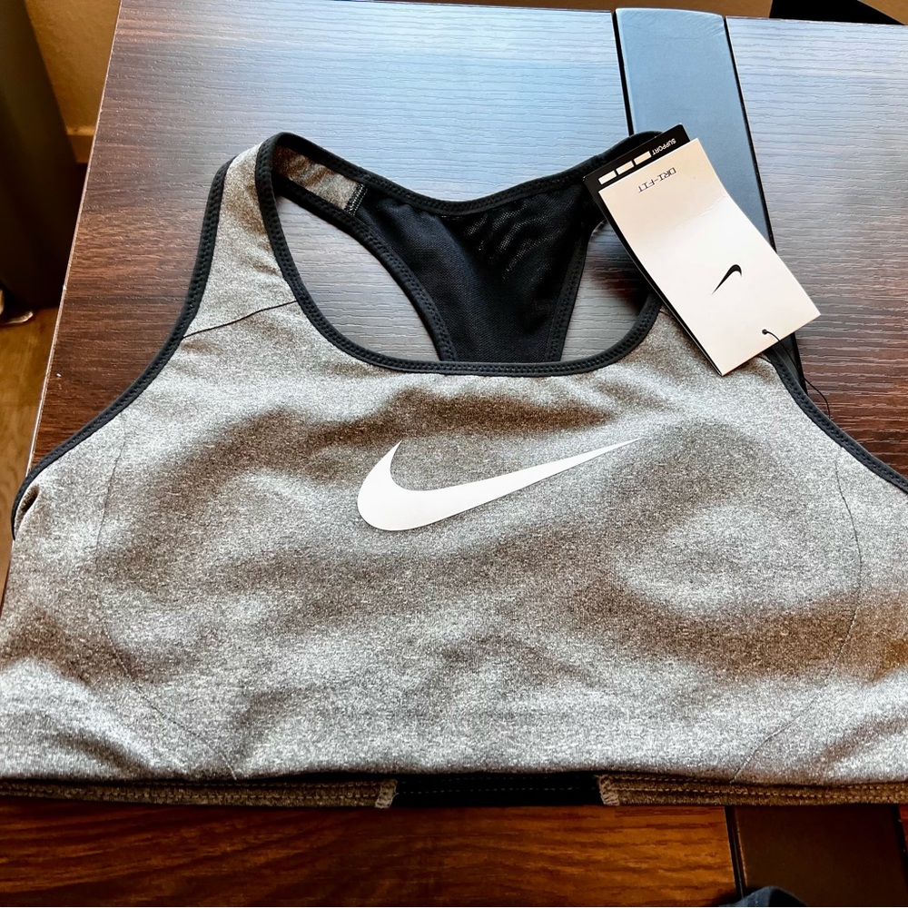 Nike Women's Gray Sports Bra size M NWT